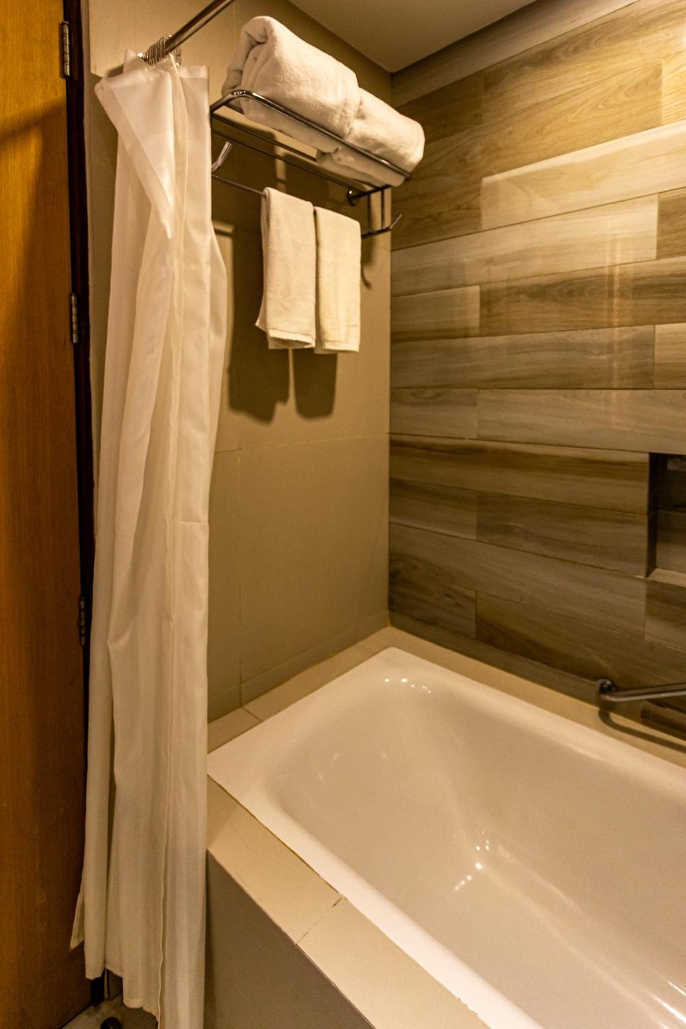 Santorini Hotel Marikina Экстерьер фото