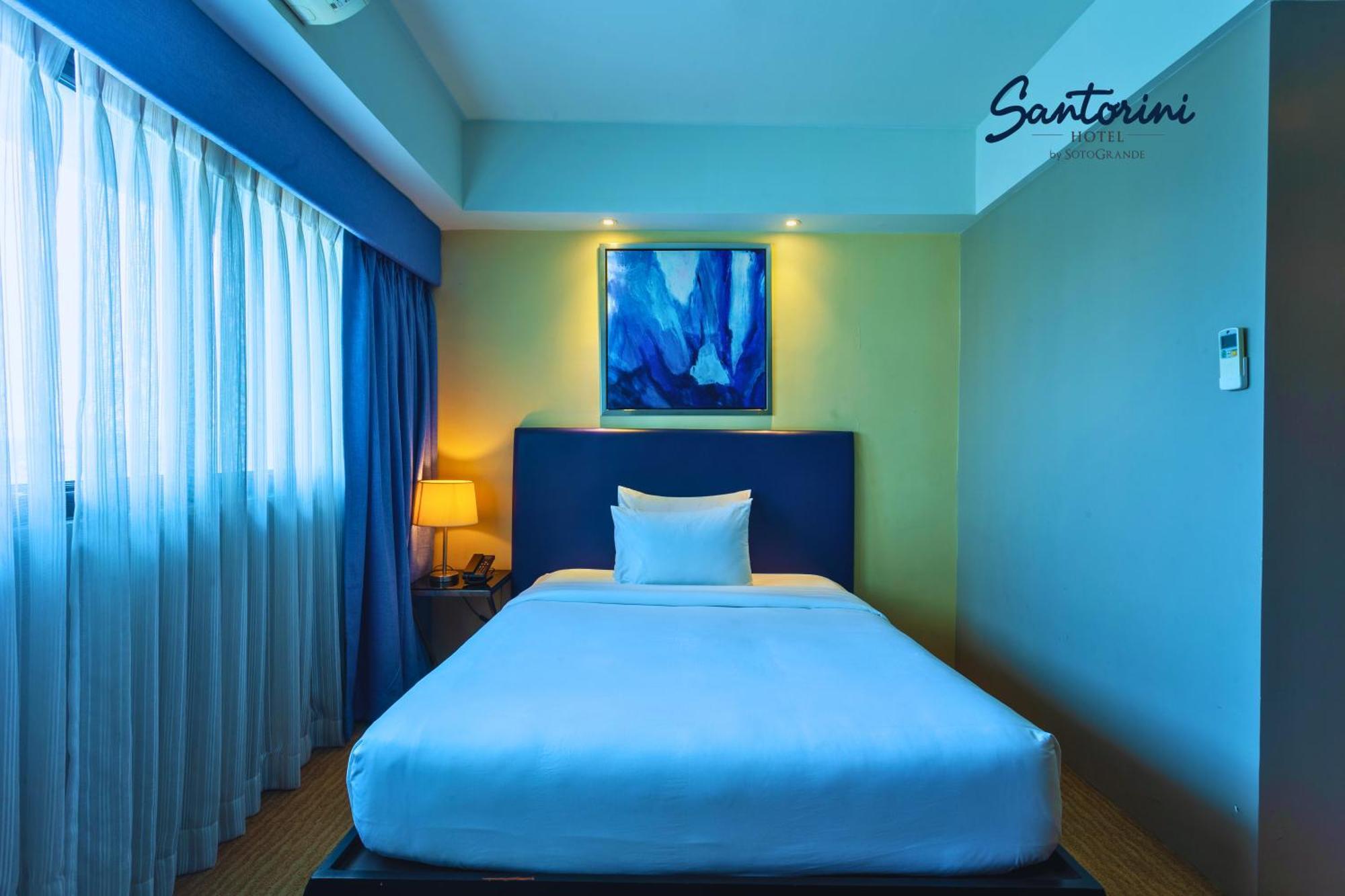 Santorini Hotel Marikina Экстерьер фото