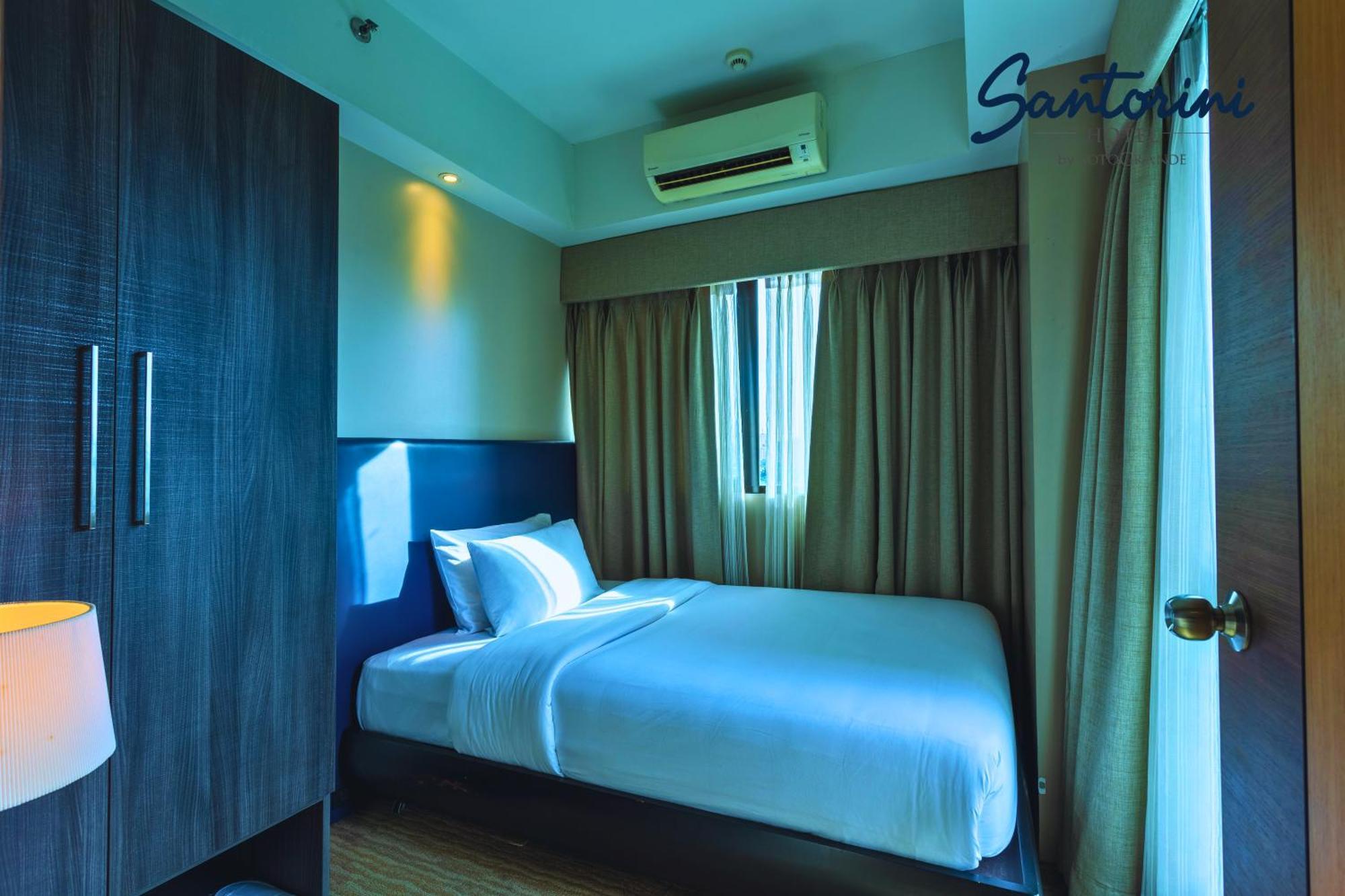 Santorini Hotel Marikina Экстерьер фото