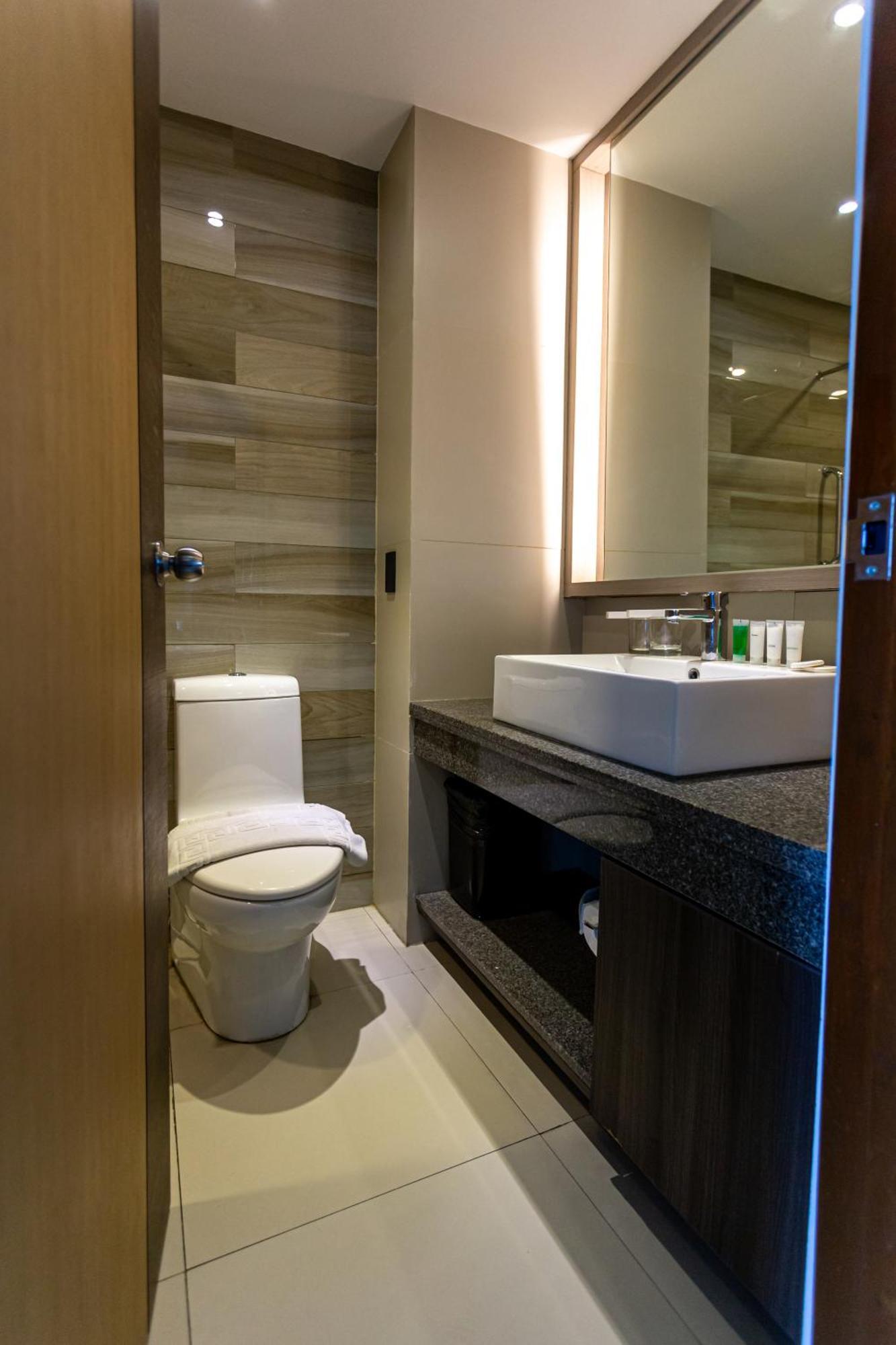 Santorini Hotel Marikina Экстерьер фото