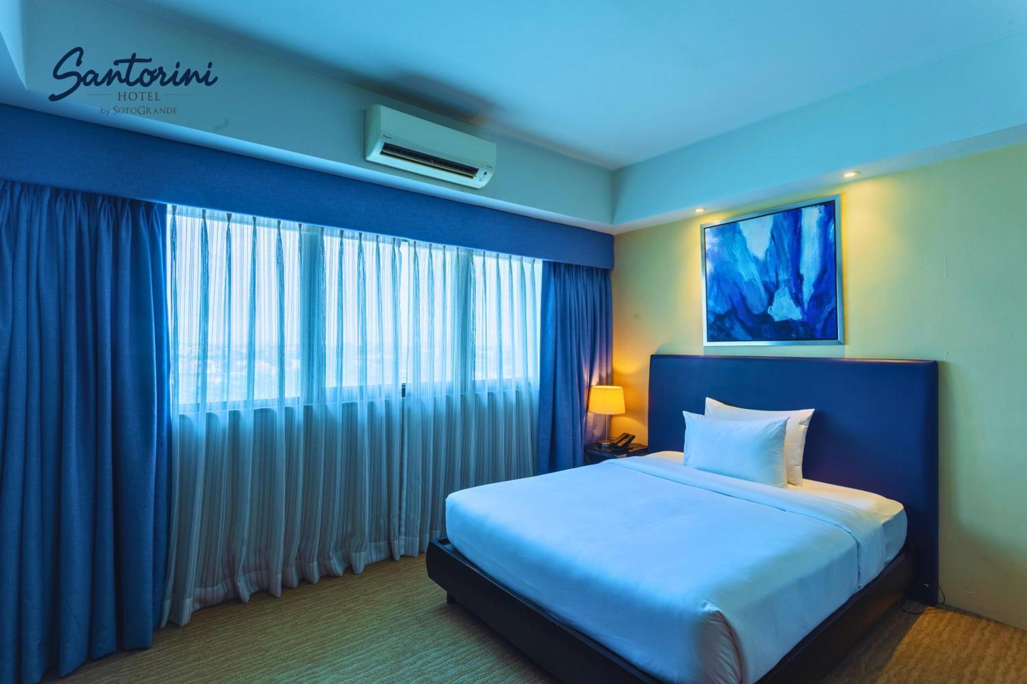 Santorini Hotel Marikina Экстерьер фото