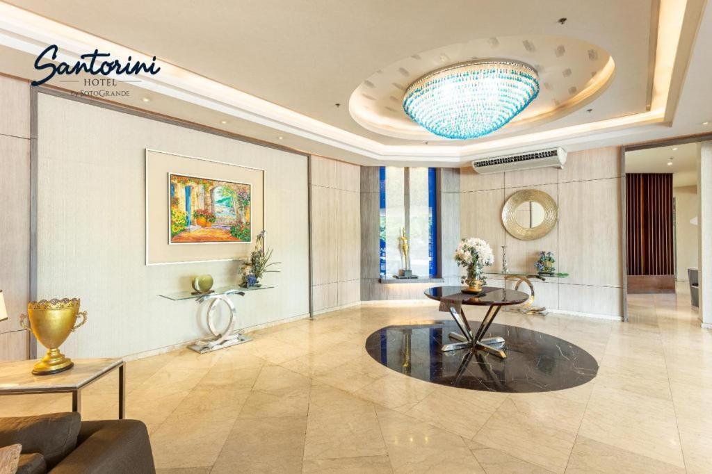 Santorini Hotel Marikina Экстерьер фото